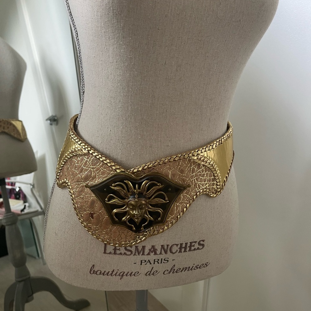 Layzza Leather Decorative Ornamental Style Belt with Medusa Buckle